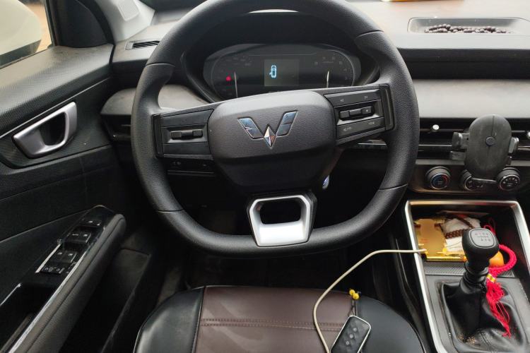 Used Wuling Alvez 2026 1.5L Manual Freedom Model Steering Wheel