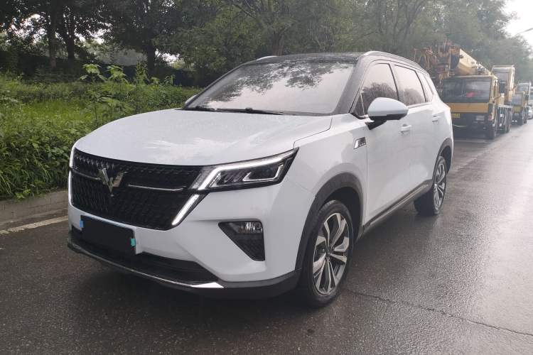 Used Wuling Asta 2022 2.0L DHT Electric-Speed Version Exterior 2