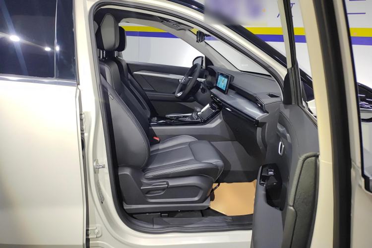 Used Wuling Asta 2021 1.5T CVT Star曜 Edition Right Front Seat