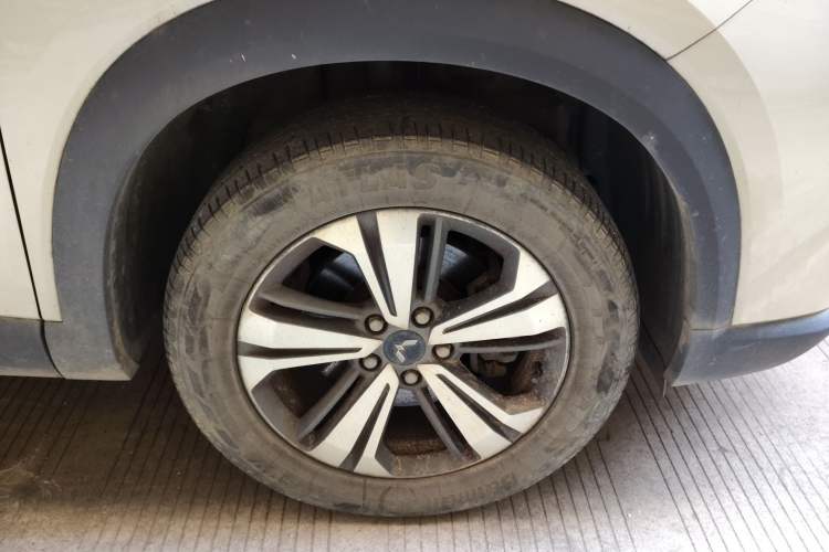 Used Wuling Asta 2021 1.5T Manual Starlight Edition Right Front Wheel Hub