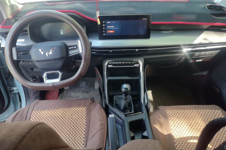 Used Wuling Asta 2021 1.5T Manual Starlight Edition Center Console