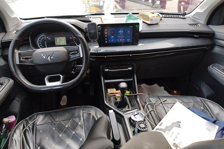 Used Wuling Asta 2021 1.5T Manual Xingyue Edition Center Console