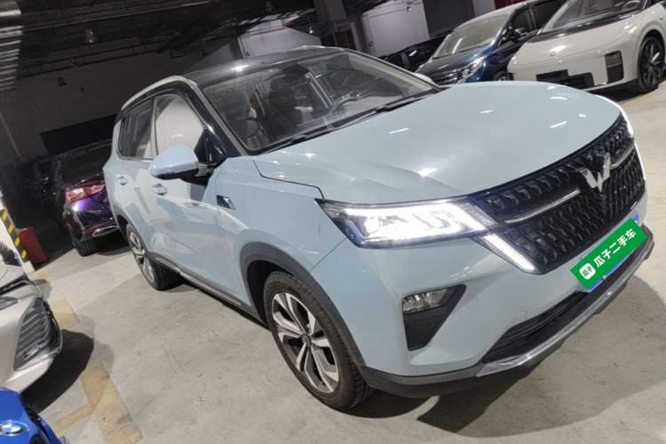 Used Wuling Asta 2021 1.5T CVT Starlight Edition Front Right 45 Deg