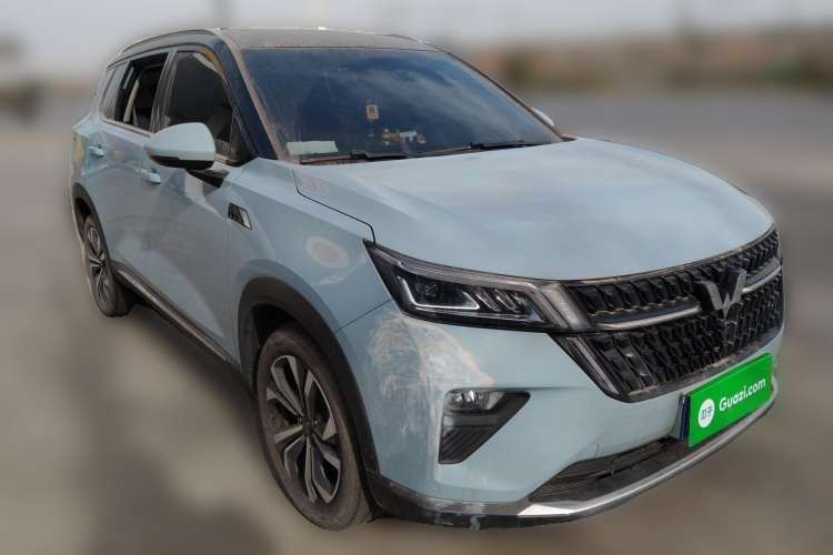 Used Wuling Asta 2021 1.5T CVT Starlight Edition Front Right 45 Deg