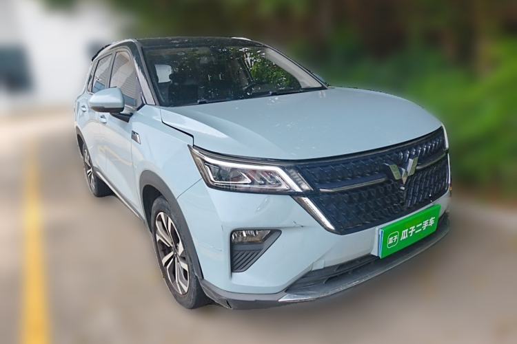 Used Wuling Asta 2021 1.5T CVT Starlight Edition Front Right 45 Deg