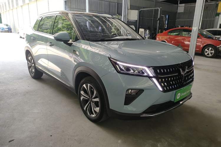 Used Wuling Asta 2021 1.5T CVT Star曜 Edition Front Right 45 Deg