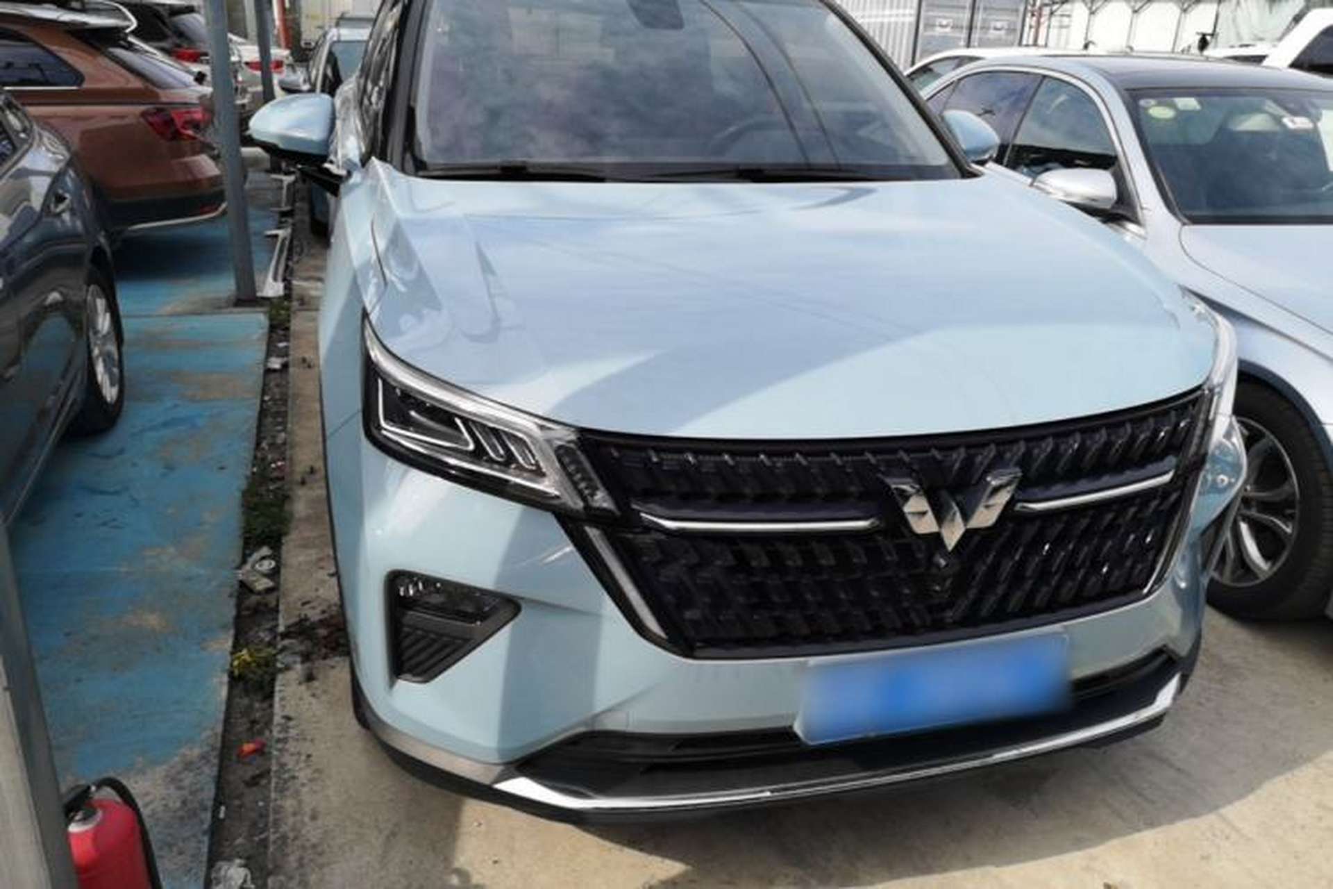 Used Wuling Asta 2021 1.5T CVT Starlight Edition Front Right 45 Deg