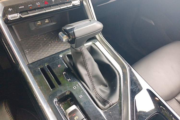 Used Wuling Asta 2021 1.5T CVT Starlight Edition Gear Lever