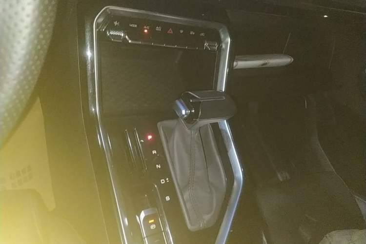 Used Wuling Asta 2021 1.5T CVT Starlight Edition Gear Lever