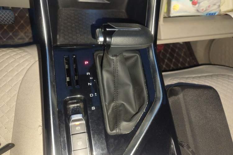 Used Wuling Asta 2021 1.5T CVT Star曜 Edition Gear Lever
