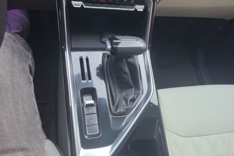 Used Wuling Asta 2021 1.5T CVT Star曜 Edition Gear Lever