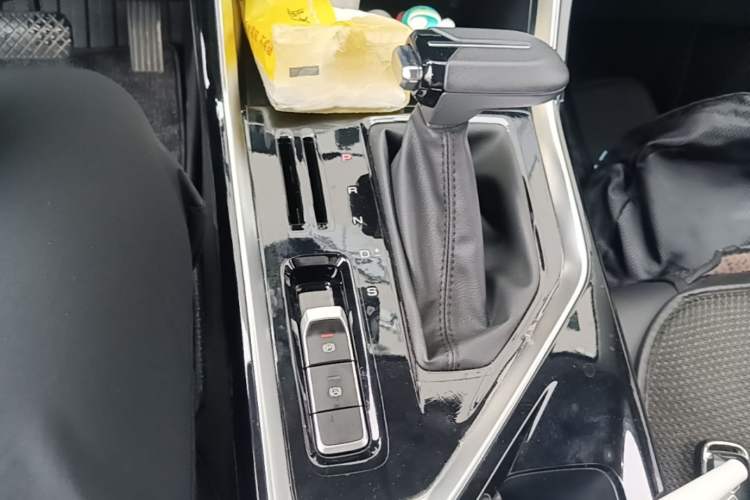 Used Wuling Asta 2021 1.5T CVT Starlight Edition Gear Lever