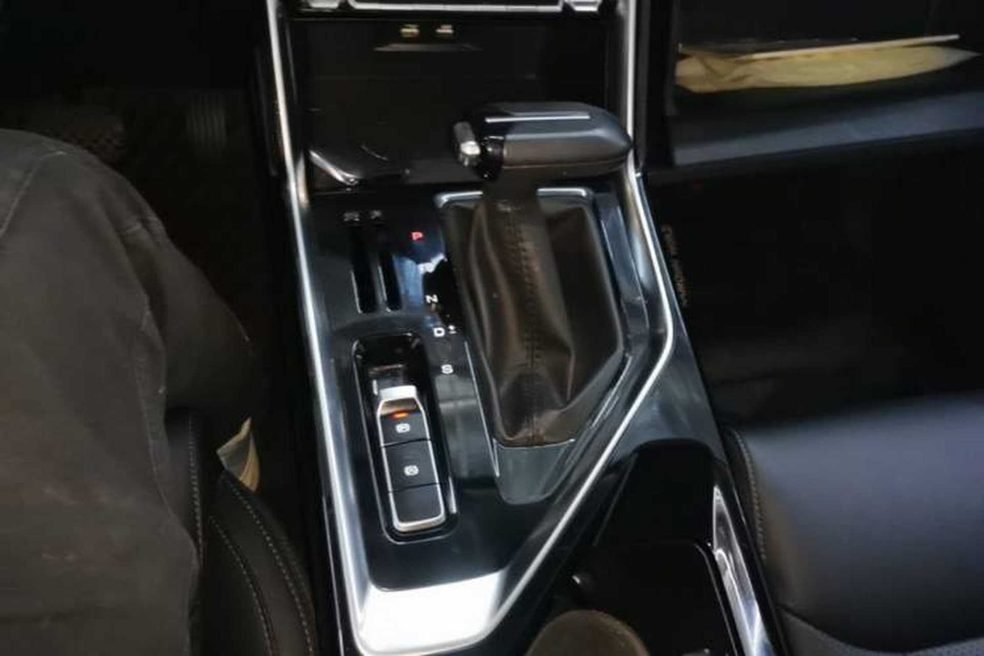 Used Wuling Asta 2021 1.5T CVT Starlight Edition Gear Lever