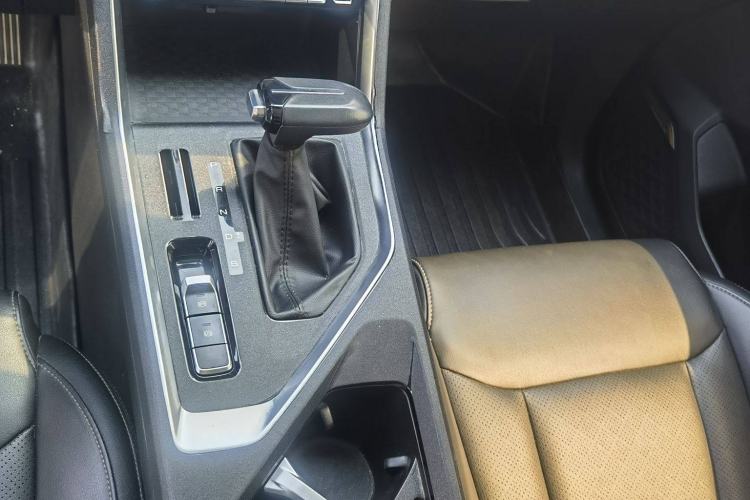 Used Wuling Asta 2021 1.5T CVT Star曜 Edition Gear Lever