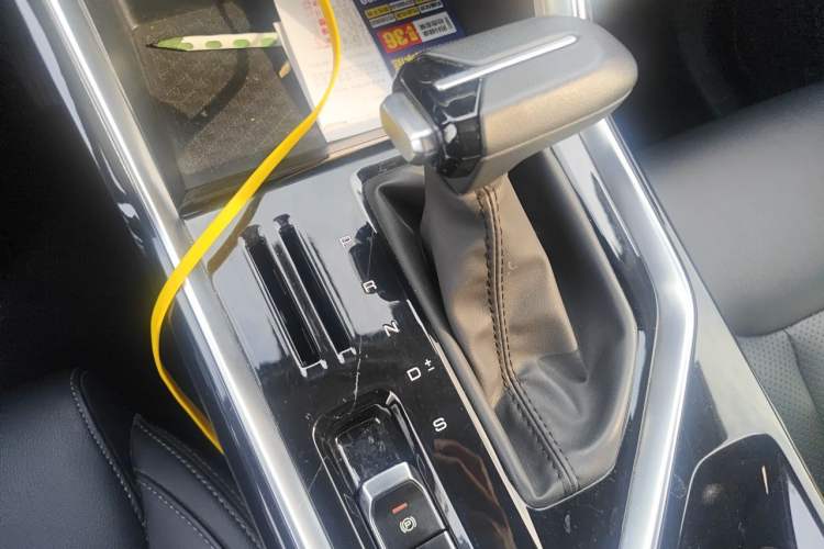 Used Wuling Asta 2021 1.5T CVT Starlight Edition Gear Lever