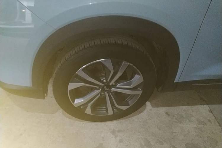 Used Wuling Asta 2021 1.5T CVT Starlight Edition Left Front Wheel Hub