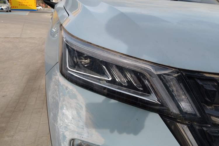 Used Wuling Asta 2021 1.5T CVT Starlight Edition Right Front Headlight