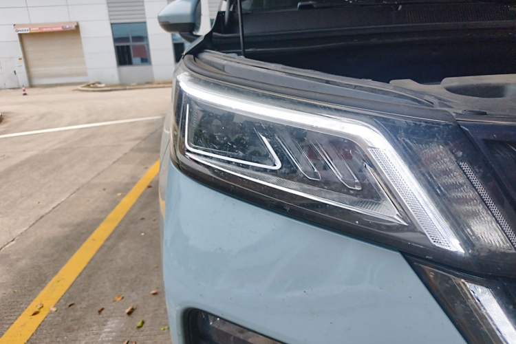 Used Wuling Asta 2021 1.5T CVT Starlight Edition Right Front Headlight