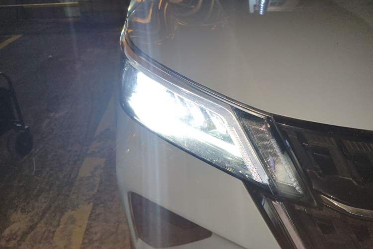 Used Wuling Asta 2021 1.5T CVT Starlight Edition Right Front Headlight