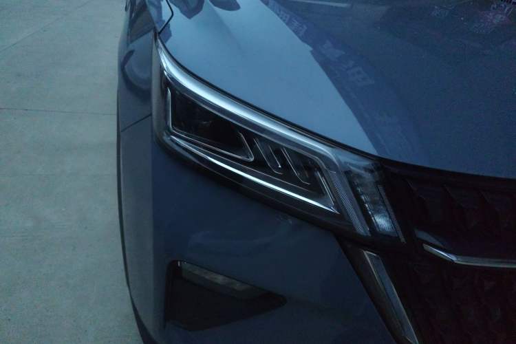 Used Wuling Asta 2021 1.5T CVT Star曜 Edition Right Front Headlight