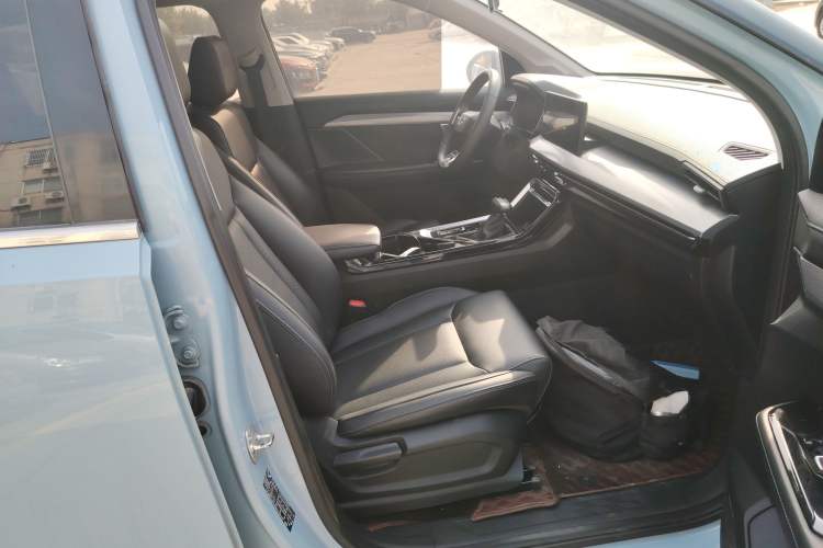 Used Wuling Asta 2021 1.5T CVT Starlight Edition Right Front Seat