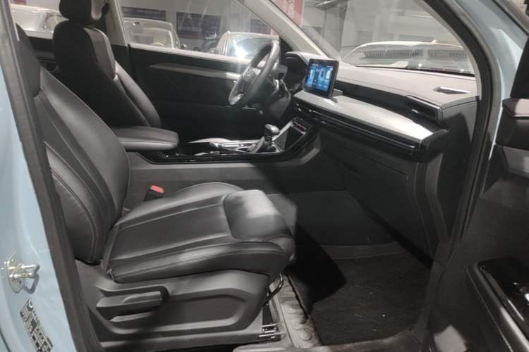Used Wuling Asta 2021 1.5T CVT Starlight Edition Right Front Seat