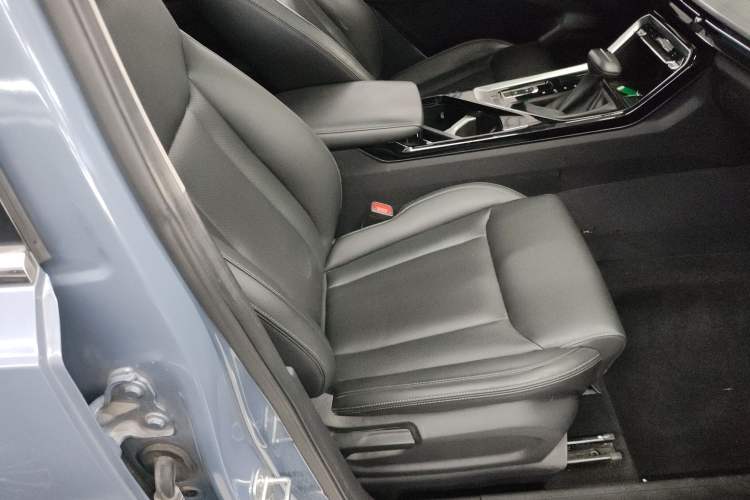 Used Wuling Asta 2021 1.5T CVT Starlight Edition Right Front Seat