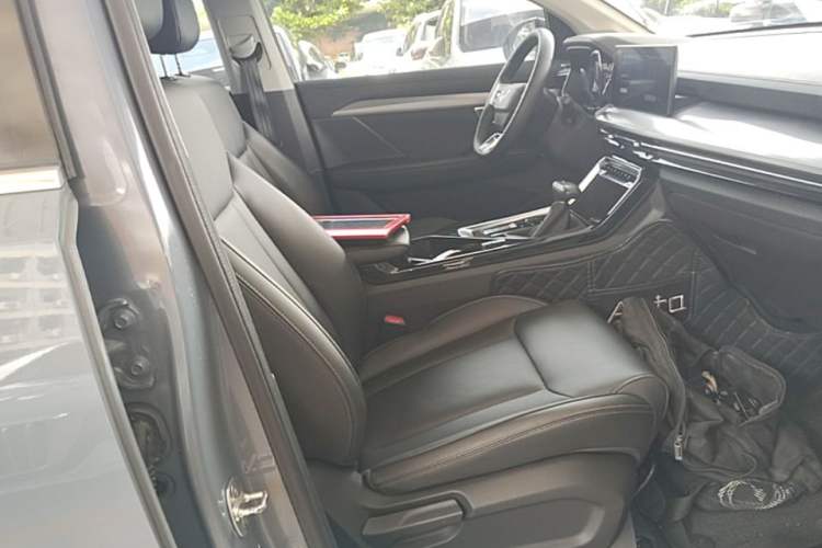 Used Wuling Asta 2021 1.5T CVT Starlight Edition Right Front Seat