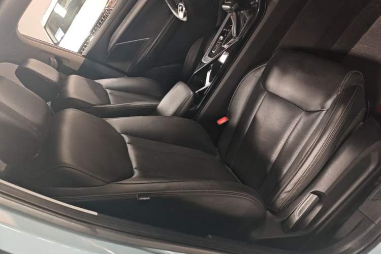 Used Wuling Asta 2021 1.5T CVT Starlight Edition Right Front Seat