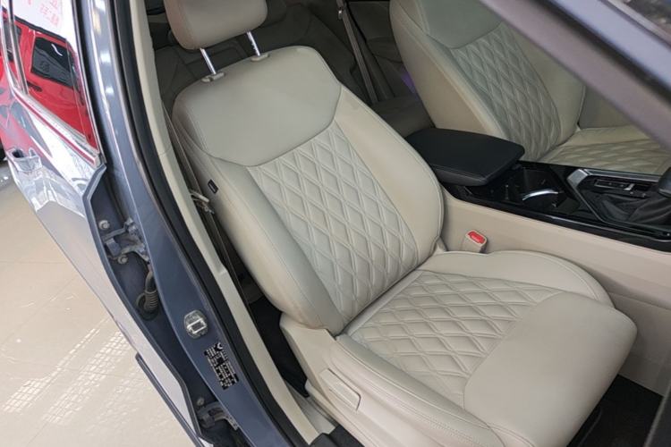 Used Wuling Asta 2021 1.5T CVT Star曜 Edition Right Front Seat