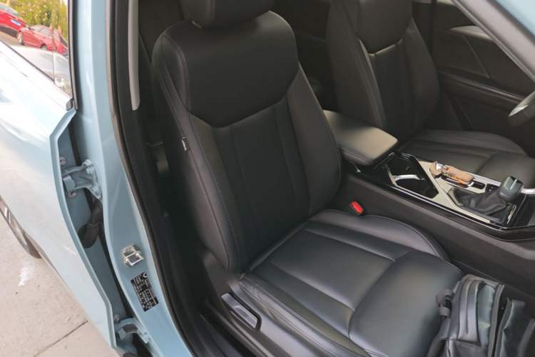 Used Wuling Asta 2021 1.5T CVT Starlight Edition Right Front Seat