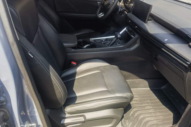 Used Wuling Asta 2021 1.5T CVT Star曜 Edition Right Front Seat
