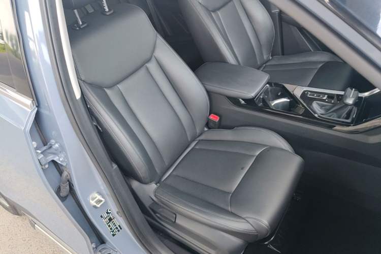 Used Wuling Asta 2021 1.5T CVT Star曜 Edition Right Front Seat