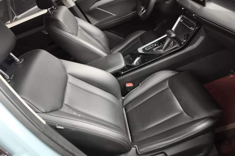 Used Wuling Asta 2021 1.5T CVT Star曜 Edition Right Front Seat