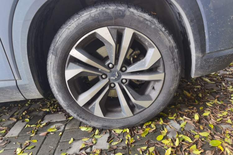 Used Wuling Asta 2021 1.5T CVT Star曜 Edition Right Front Wheel Hub
