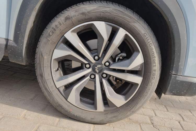 Used Wuling Asta 2021 1.5T CVT Starlight Edition Right Front Wheel Hub