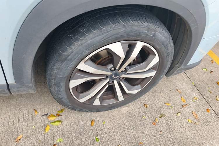Used Wuling Asta 2021 1.5T CVT Starlight Edition Right Front Wheel Hub