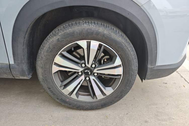 Used Wuling Asta 2021 1.5T Manual Starlight Edition Right Front Wheel Hub