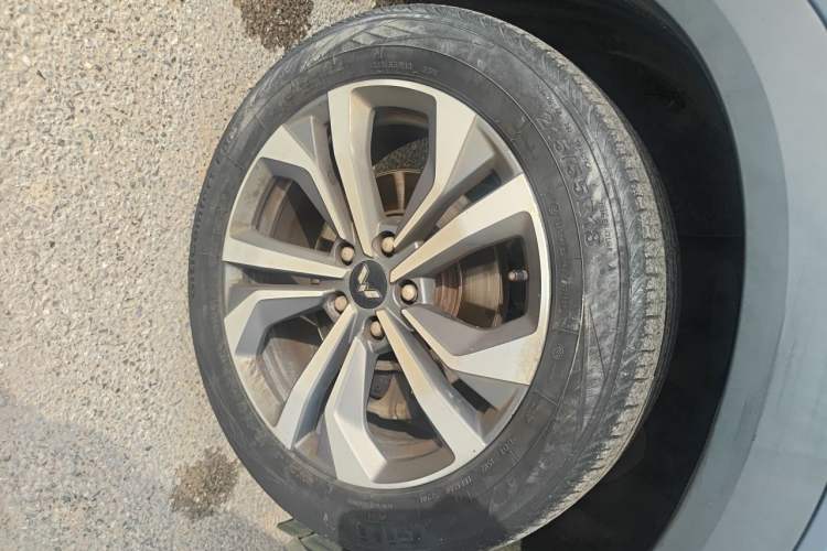 Used Wuling Asta 2021 1.5T CVT Starlight Edition Right Front Wheel Hub