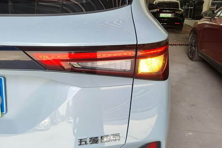 Used Wuling Asta 2021 1.5T CVT Star曜 Edition Right Rear Taillight