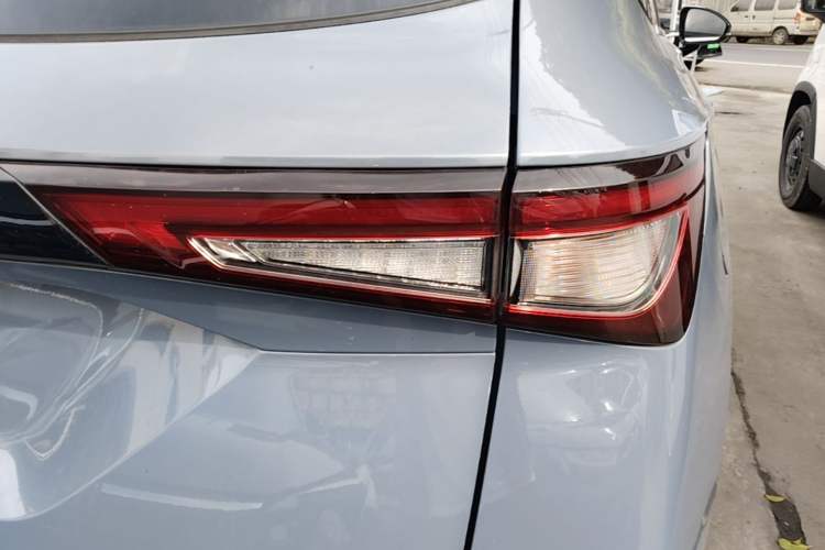 Used Wuling Asta 2021 1.5T CVT Star曜 Edition Right Rear Taillight