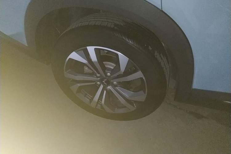 Used Wuling Asta 2021 1.5T CVT Starlight Edition Right Rear Wheel Hub