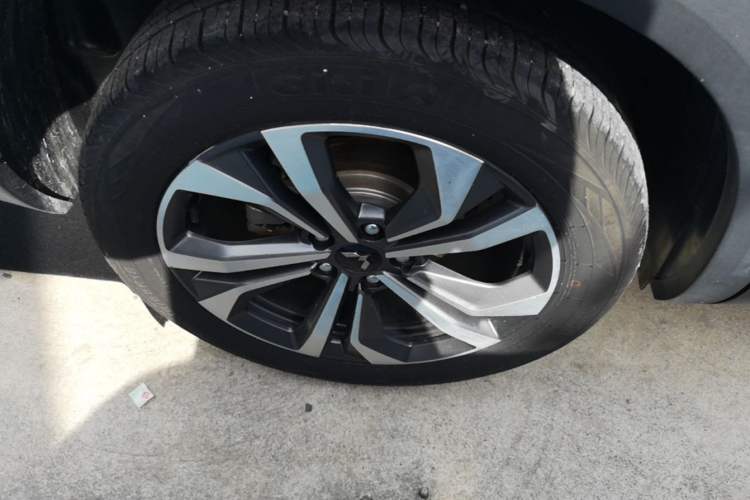 Used Wuling Asta 2021 1.5T CVT Starlight Edition Right Rear Wheel Hub