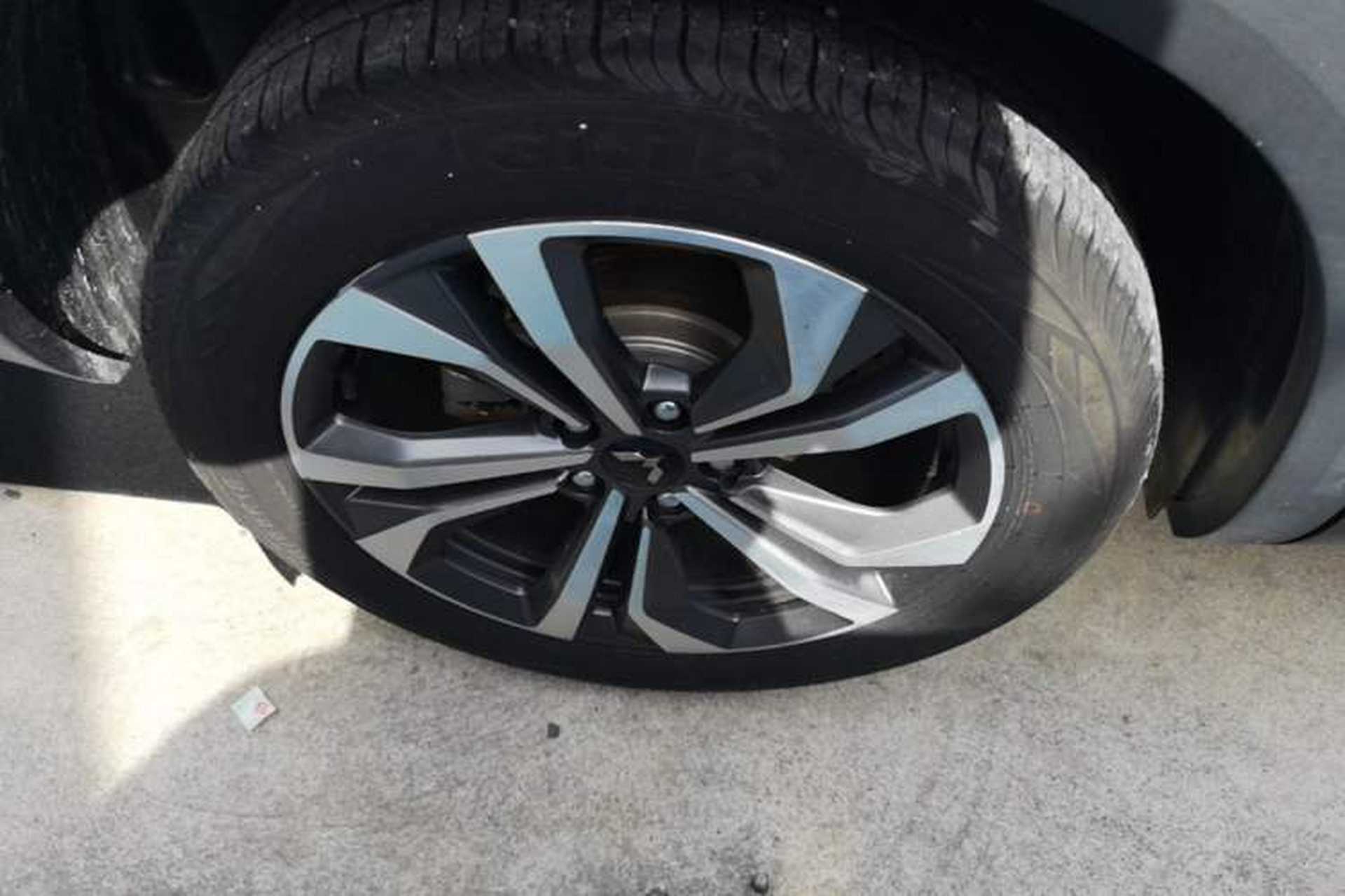 Used Wuling Asta 2021 1.5T CVT Starlight Edition Right Rear Wheel Hub