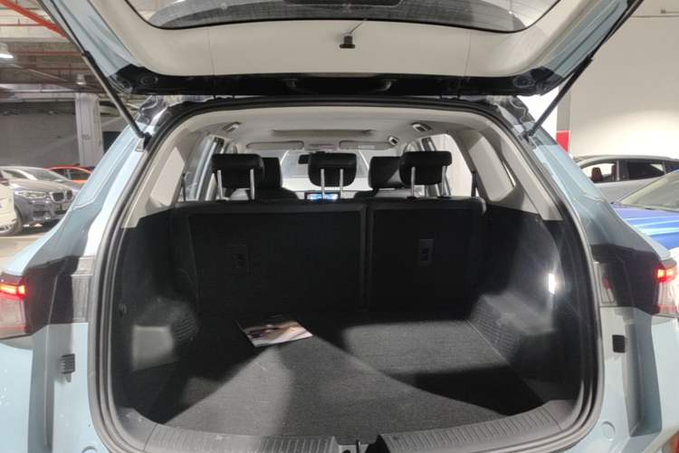 Used Wuling Asta 2021 1.5T CVT Starlight Edition Trunk