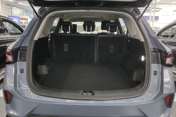 Used Wuling Asta 2021 1.5T CVT Starlight Edition Trunk