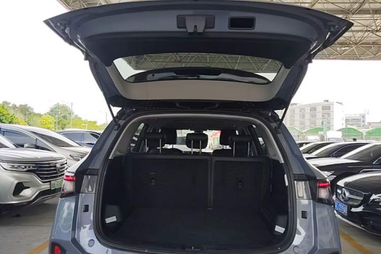 Used Wuling Asta 2021 1.5T CVT Starlight Edition Trunk