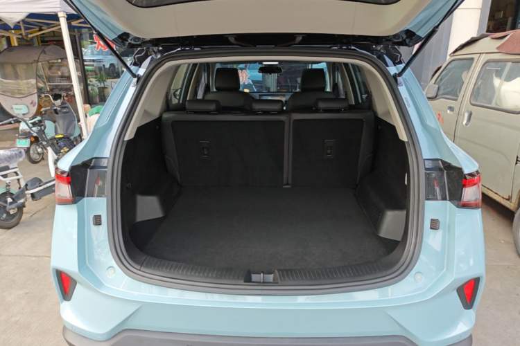Used Wuling Asta 2021 1.5T CVT Starlight Edition Trunk