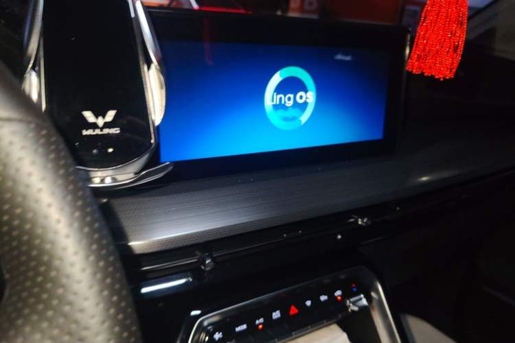Used Wuling Asta 2021 1.5T CVT Starlight Edition Audio And AC Panel