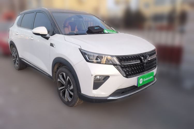 Used Wuling Asta 2021 1.5T CVT Starlight Edition Front Right 45 Deg